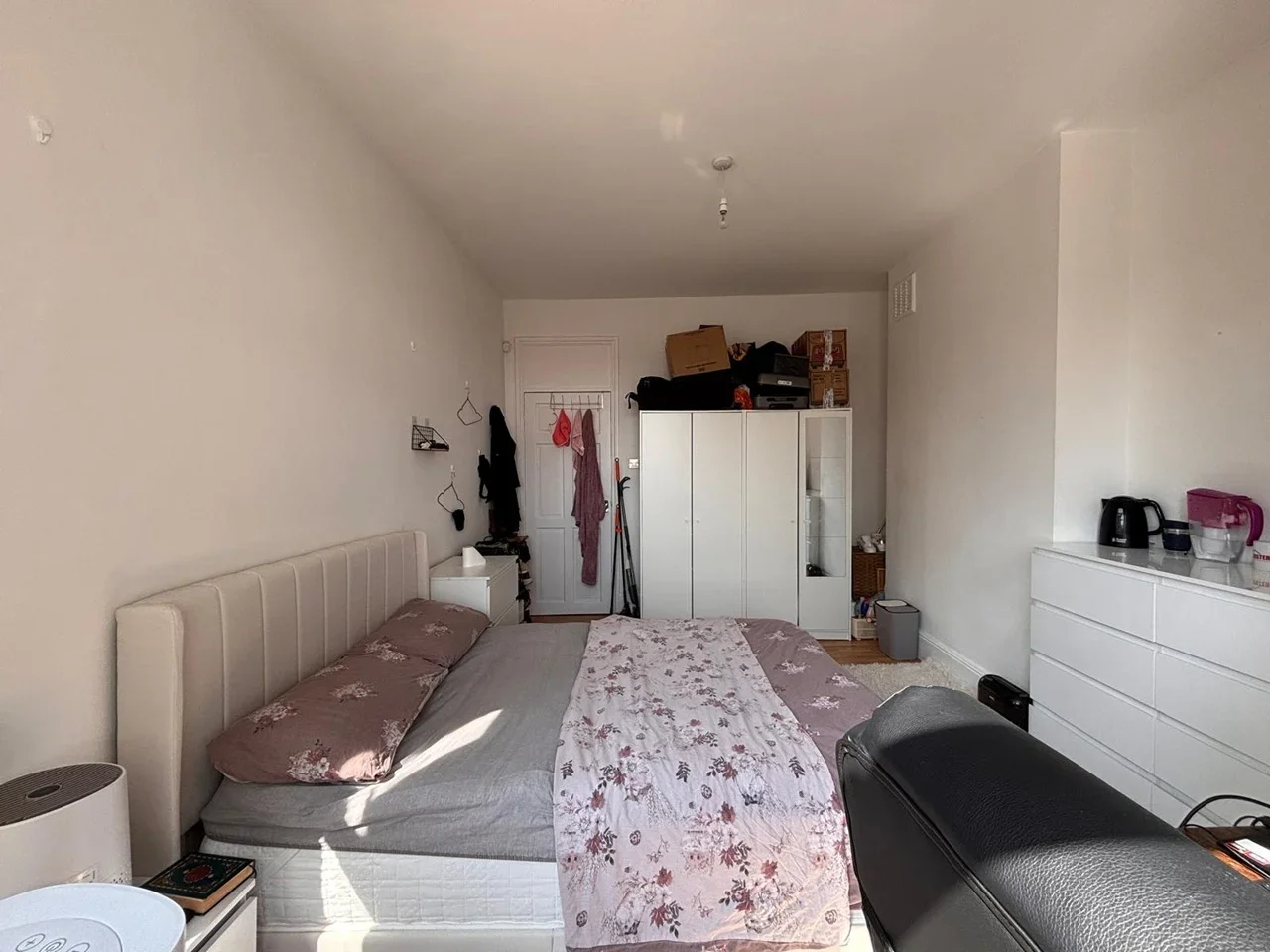 Room Wydeville Manor Road in Greater London