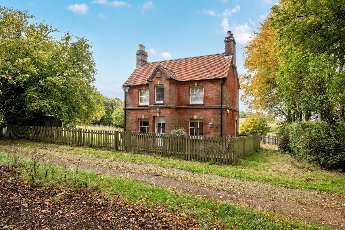 House Ewhurst Park in Basingstoke and Deane