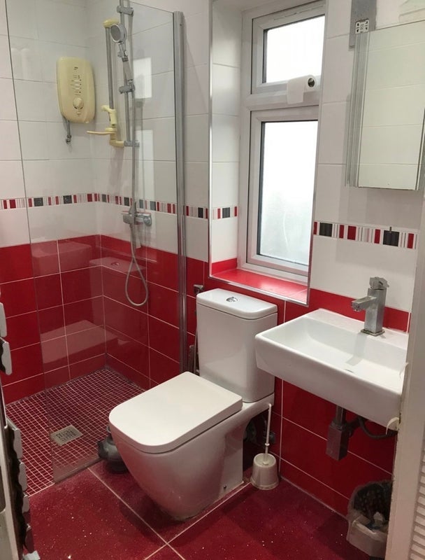 Room Meanley Road in Greater London
