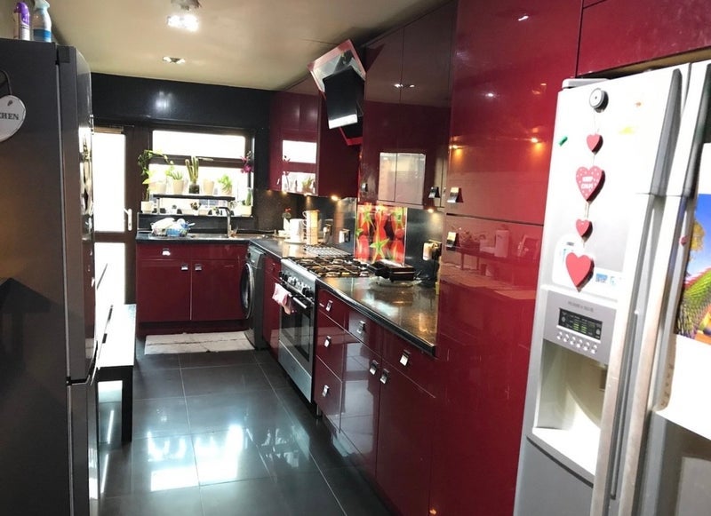 Room Meanley Road in Greater London
