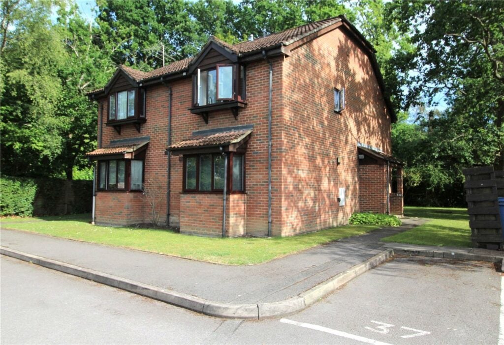 Flat St Michaels Close in Hart