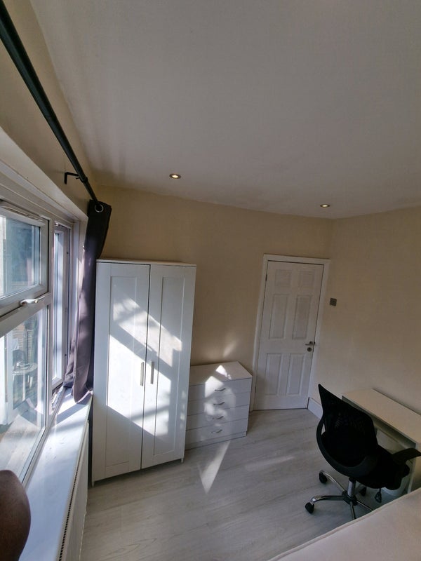 Room Buller Close in Greater London