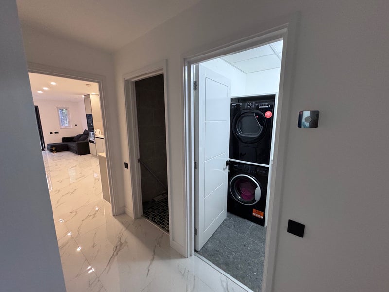 Room Tate Road in Greater London