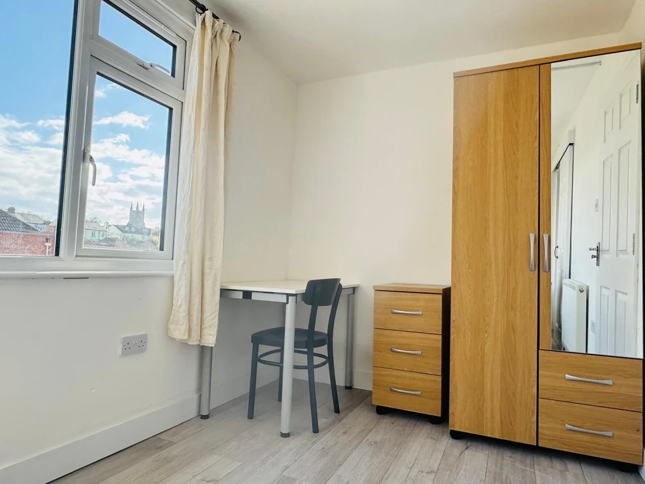 Room Priory Crescent in Southend-on-Sea