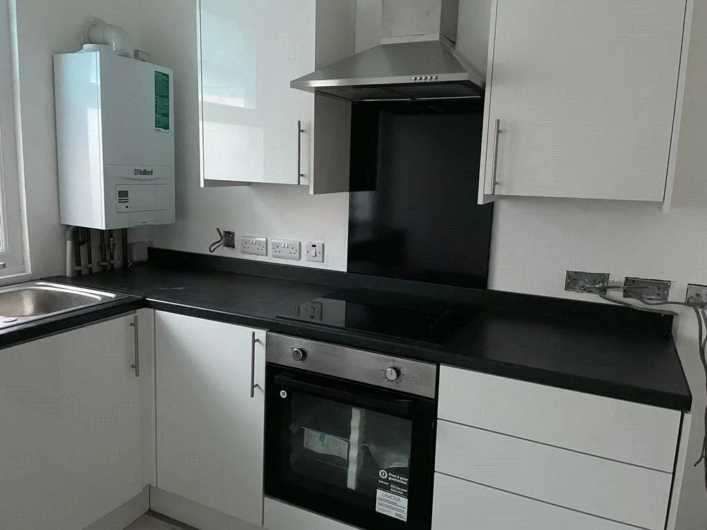 Room Priory Crescent in Southend-on-Sea