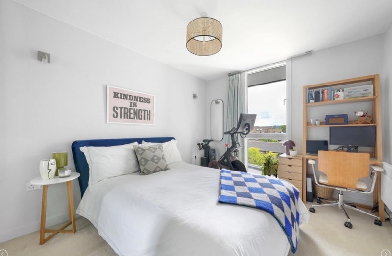 Room Chadwell Lane in Greater London