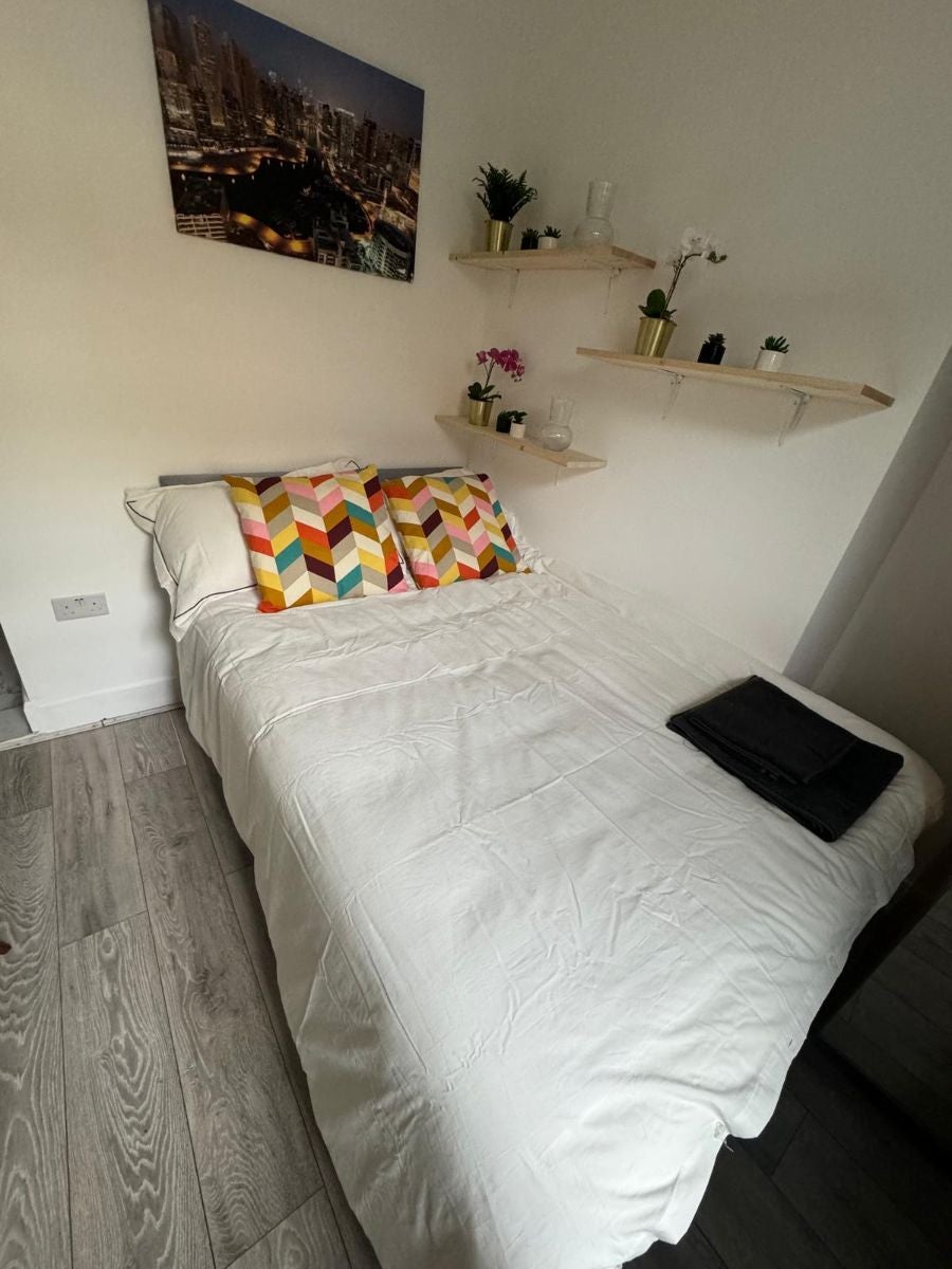 Flat Camden High Street in London