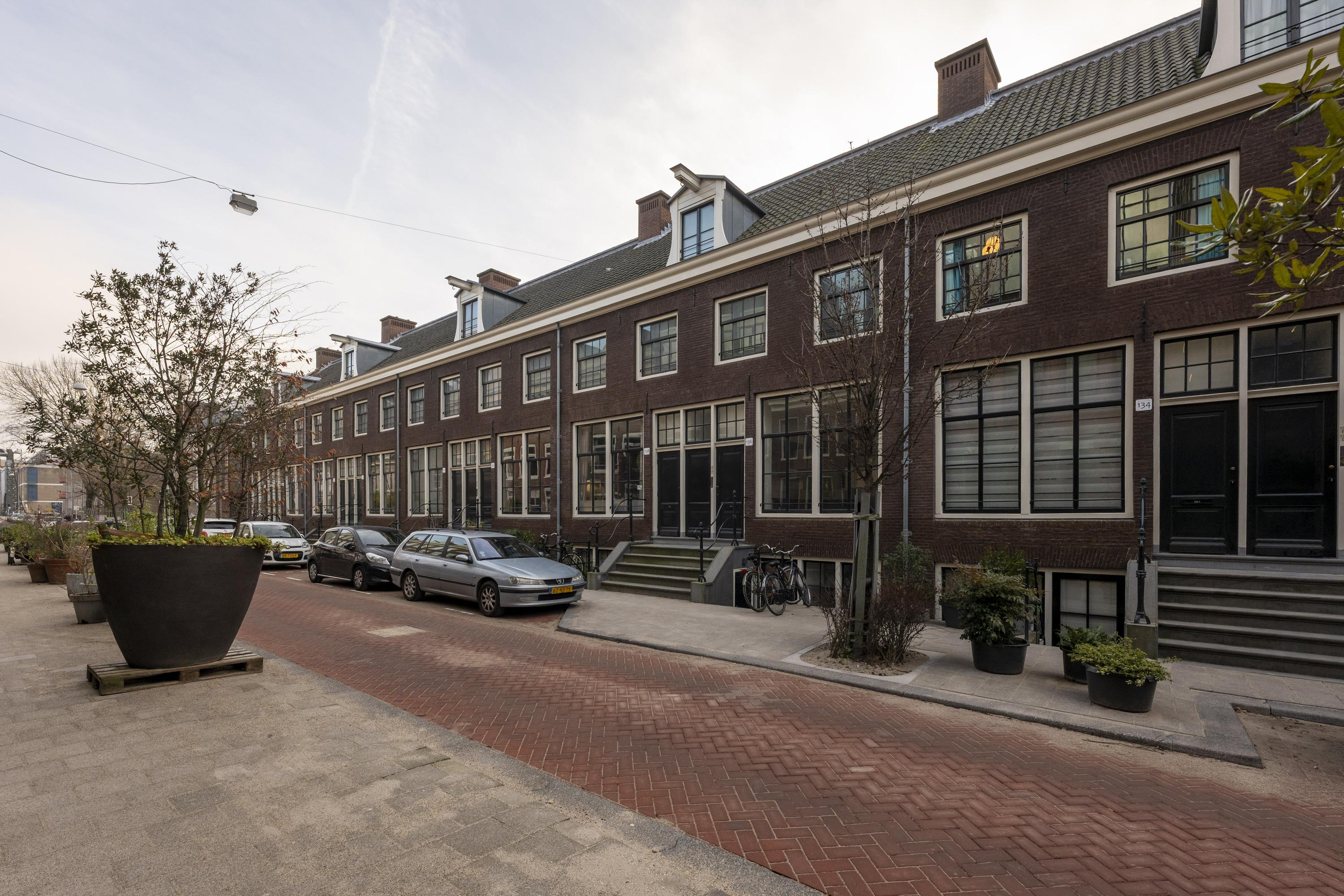 Flat Hoogte Kadijk in Amsterdam