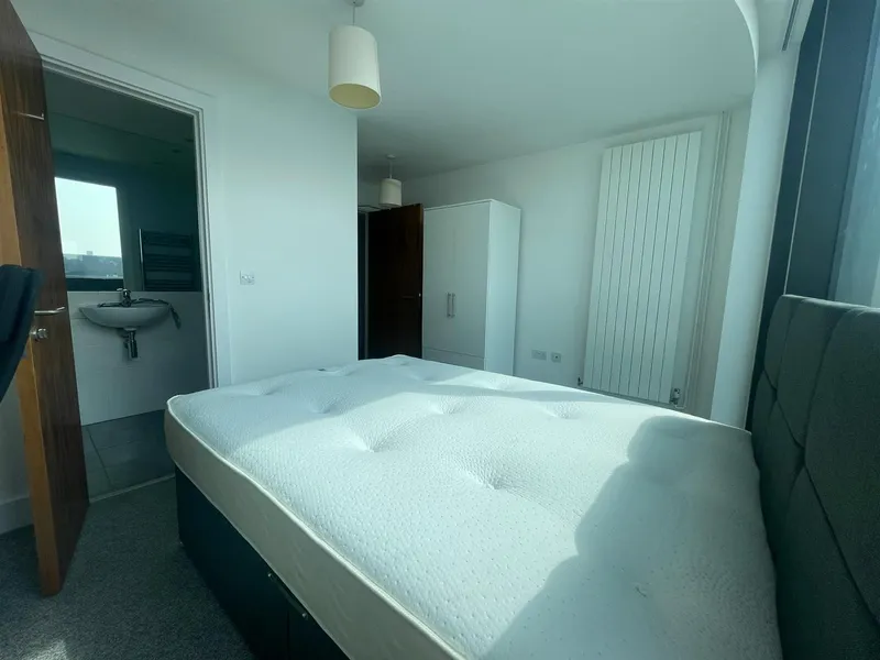 Flat Custom House Place in Liverpool
