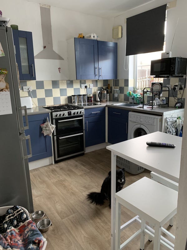 Room Pye Avenue in Barnsley