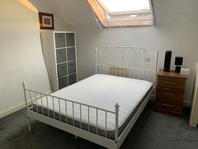 Room Pye Avenue in Barnsley