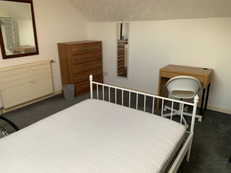 Room Pye Avenue in Barnsley