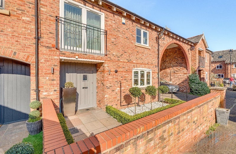 Room Church End Mews in Hale