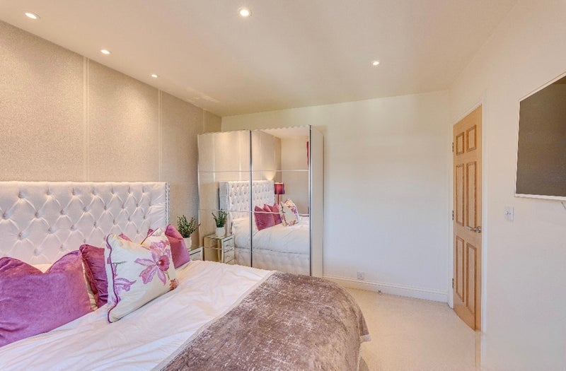 Room Church End Mews in Hale