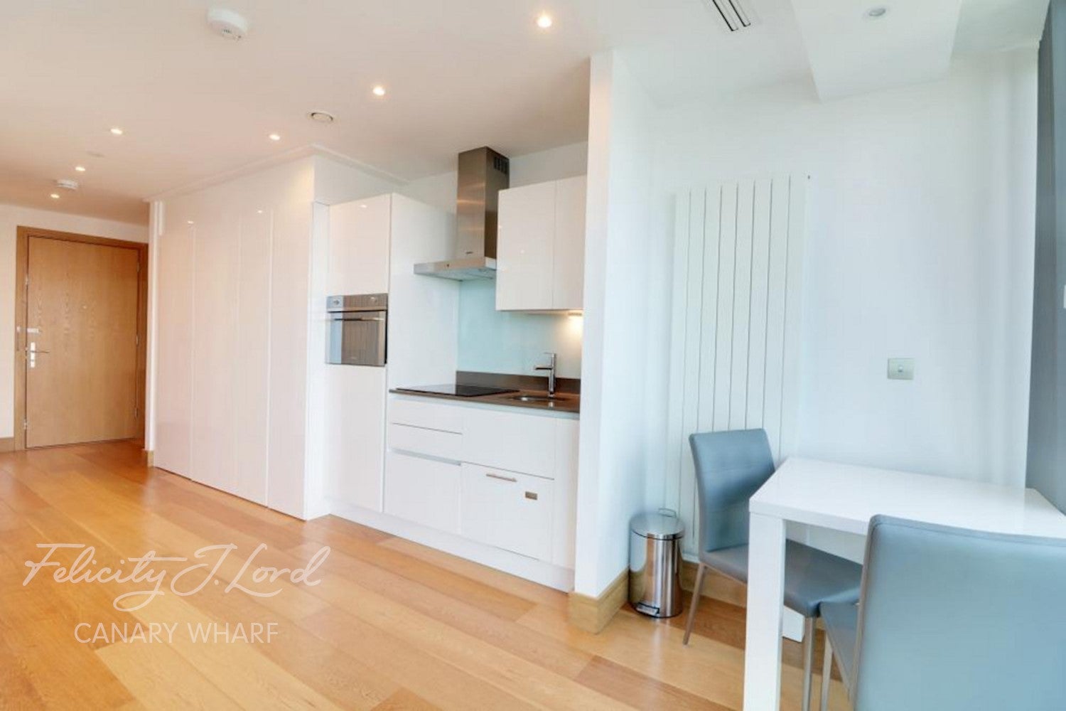 Flat Crossharbour Plaza in Greater London