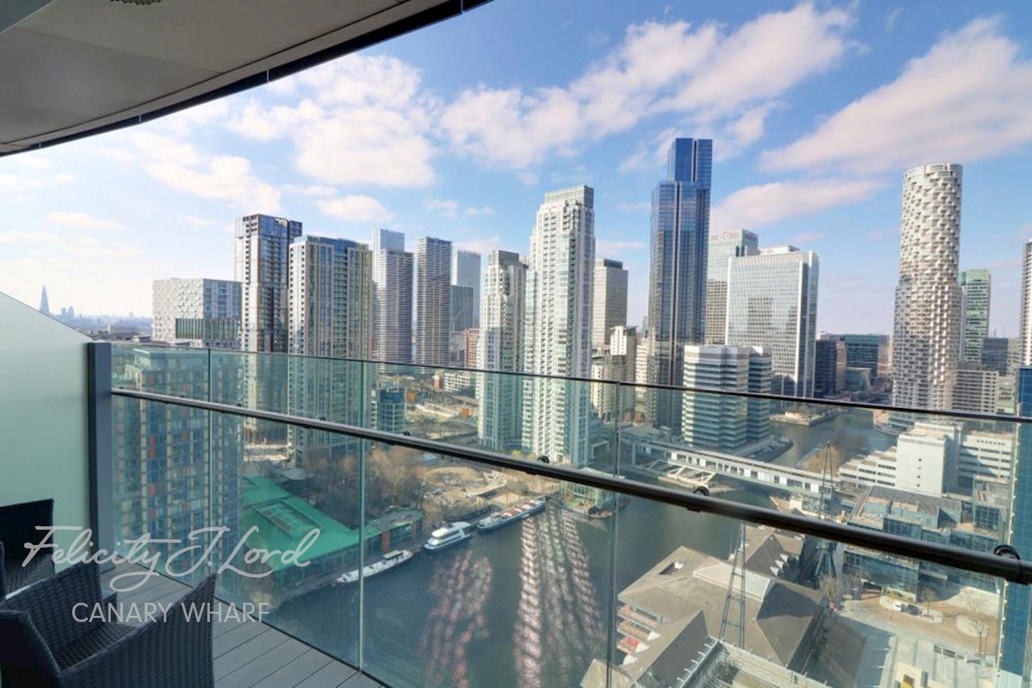 Flat Crossharbour Plaza in Greater London