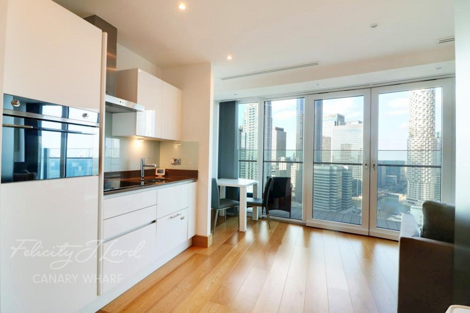 Flat Crossharbour Plaza in Greater London
