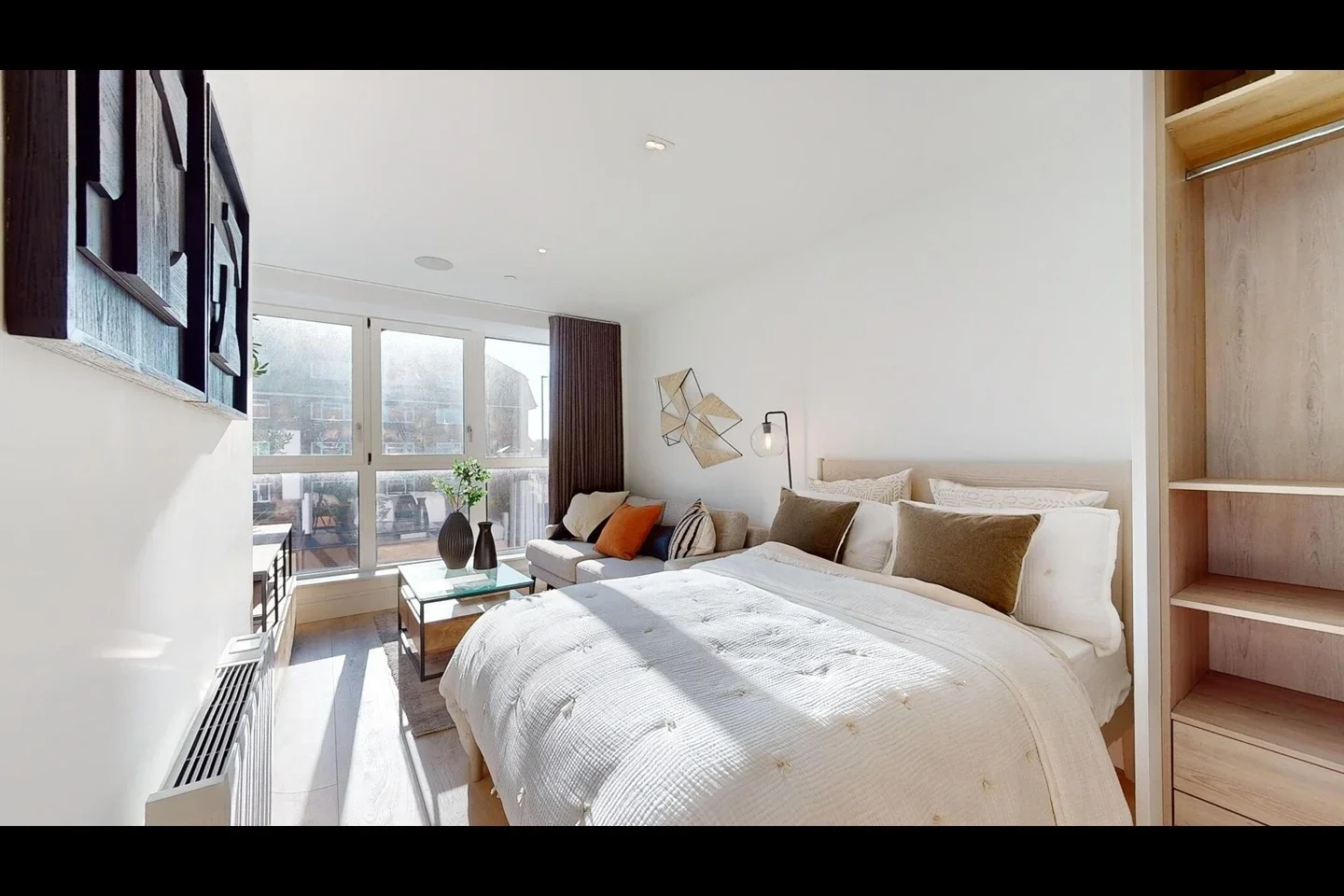 Flat Coombe Lane in Greater London