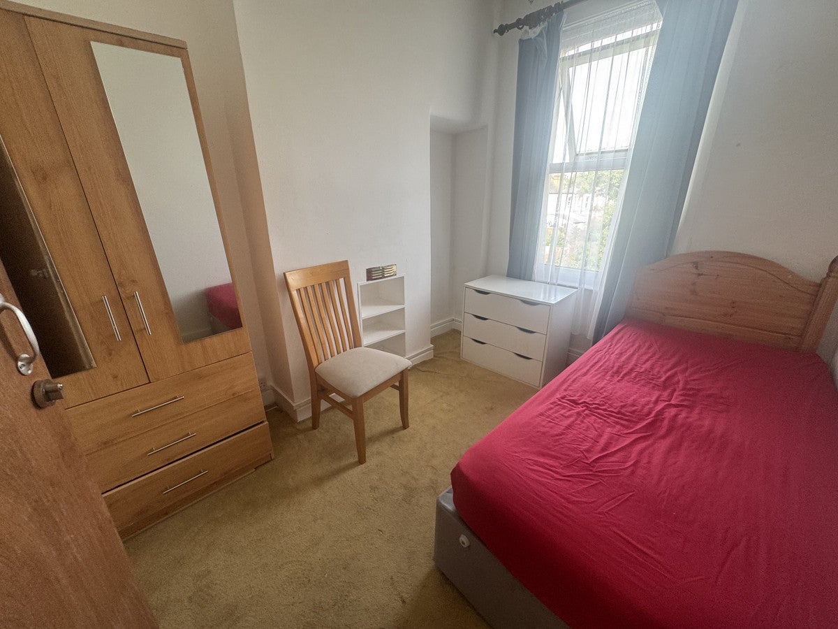 Room Hazelbank Road in Greater London