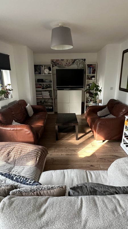 Flat Hallsville Road in Greater London