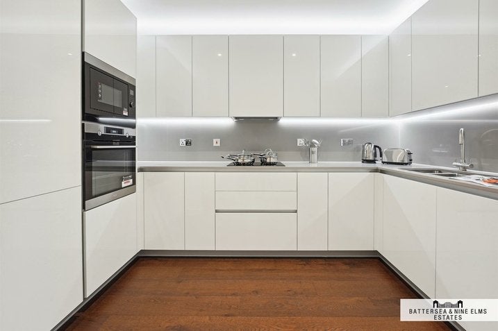 Flat Lanchester Way in Greater London