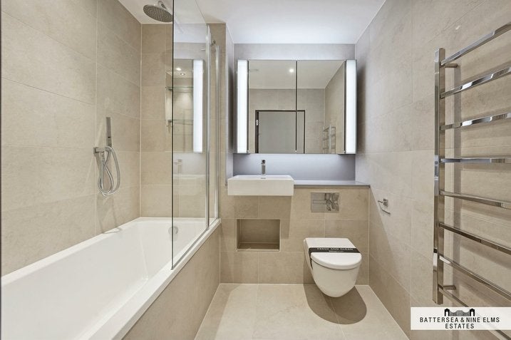 Flat Lanchester Way in Greater London