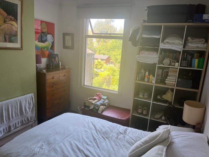 Room Hoe Street in Greater London