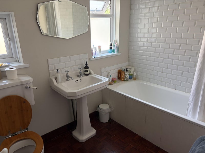 Room Hoe Street in Greater London