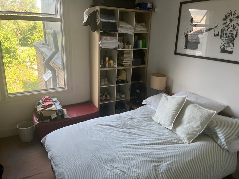 Room Hoe Street in Greater London