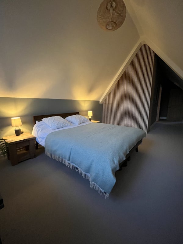 Room Temple Road in Trafford
