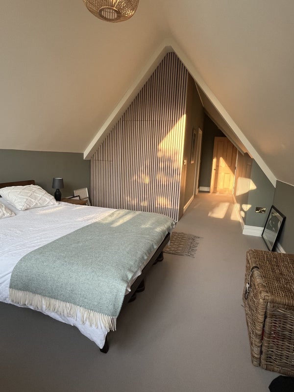Room Temple Road in Trafford