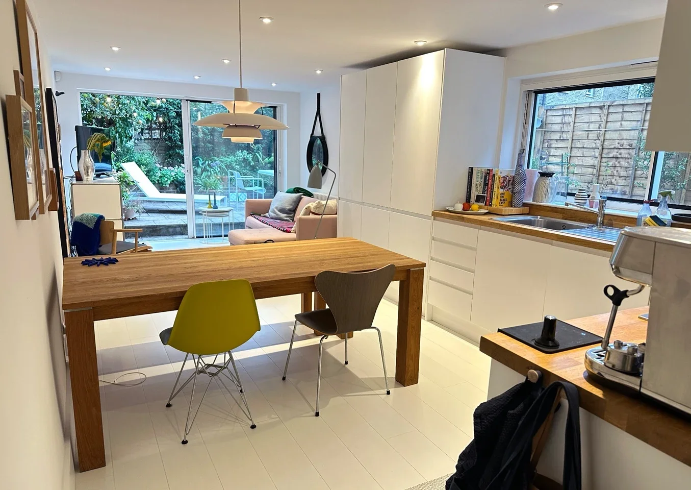Flat Mervan Road in Greater London