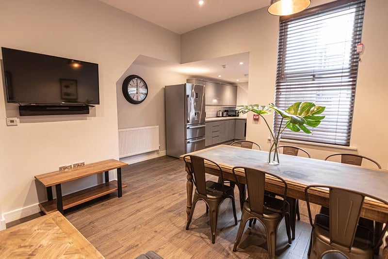 Room Gilroy Road in Liverpool