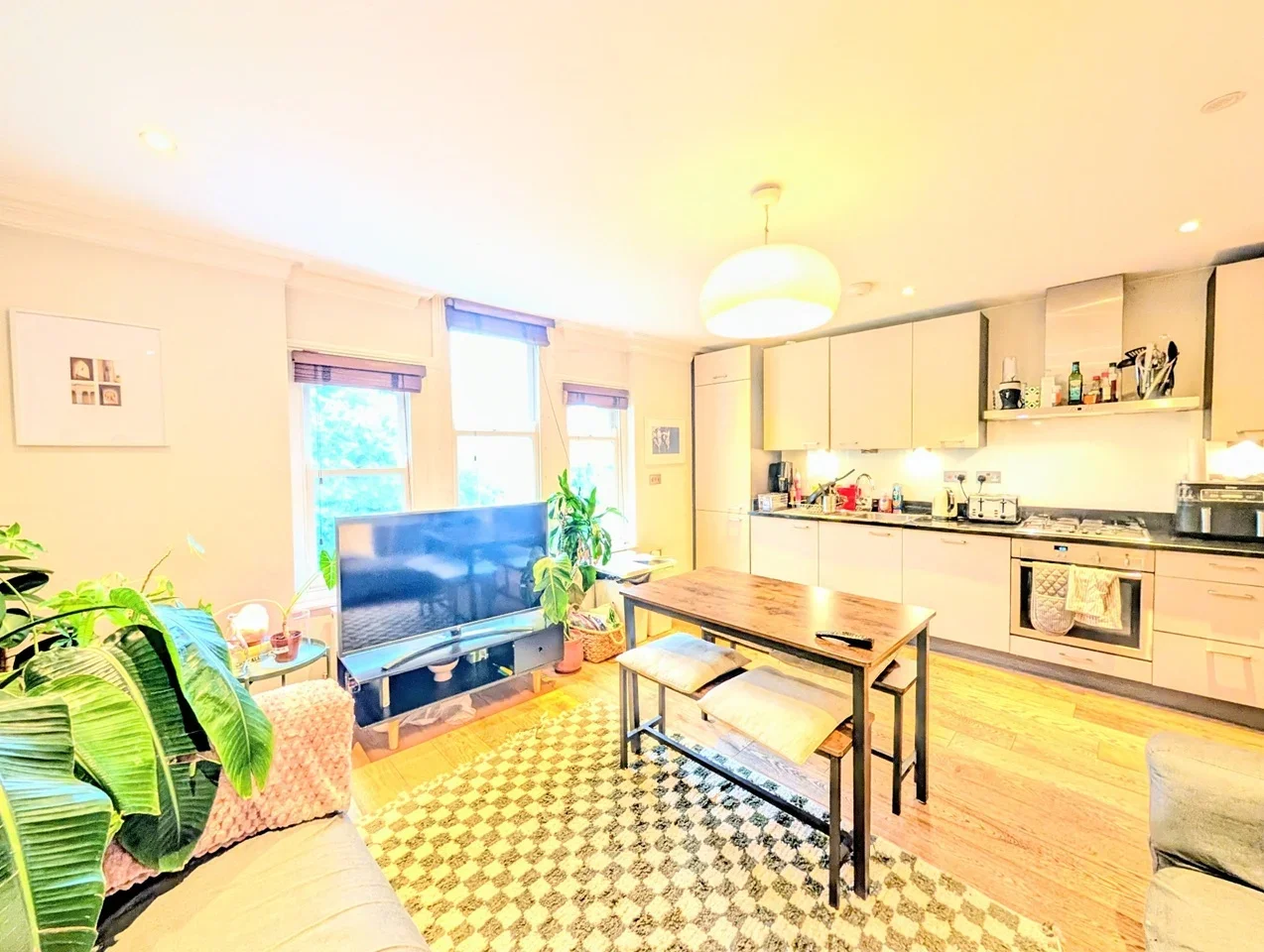 Flat St Mark's Rise in Greater London