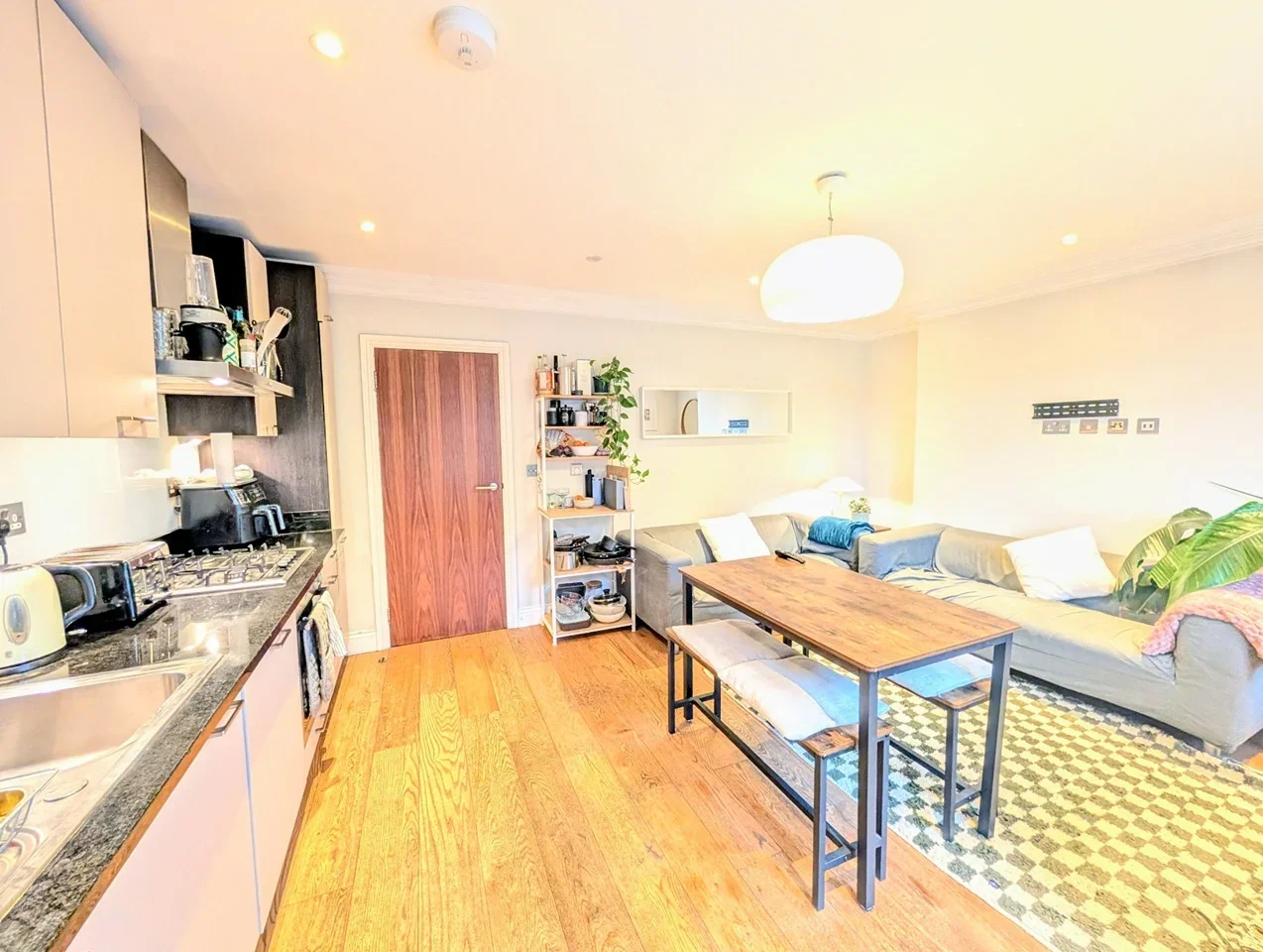 Flat St Mark's Rise in Greater London