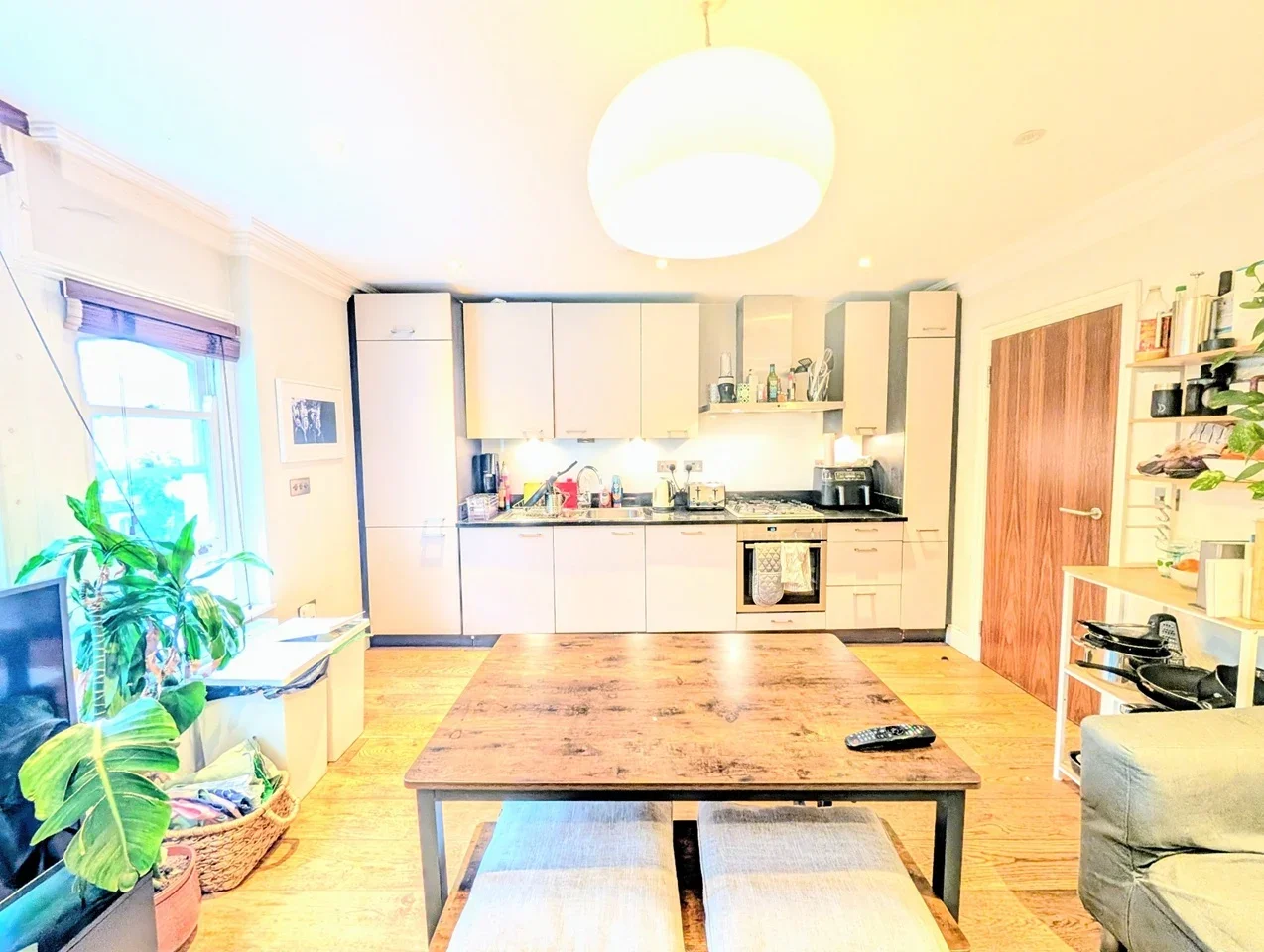 Flat St Mark's Rise in Greater London