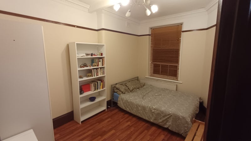 Room Brett Road in Greater London