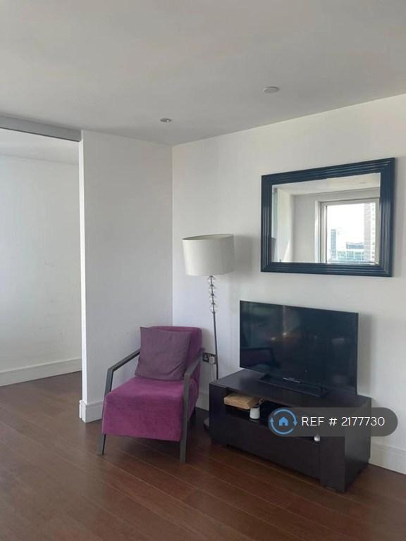 Room Lincoln Plaza in Greater London