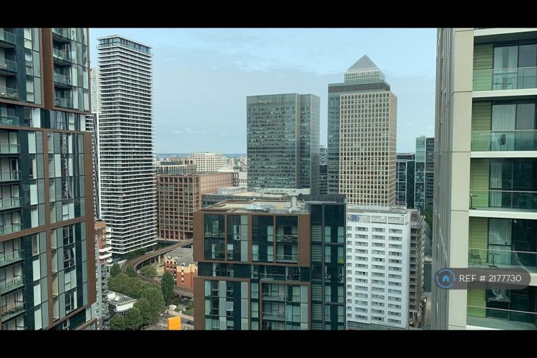 Room Lincoln Plaza in Greater London