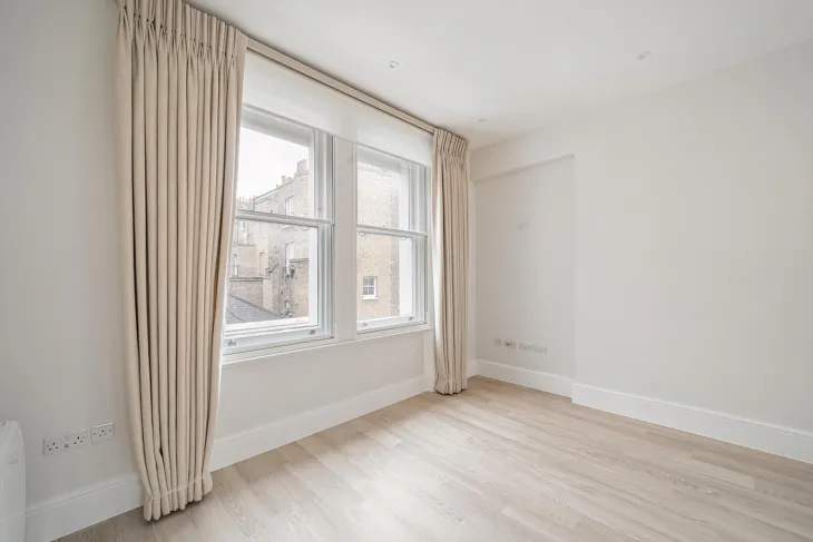 Flat Pont Street in Greater London