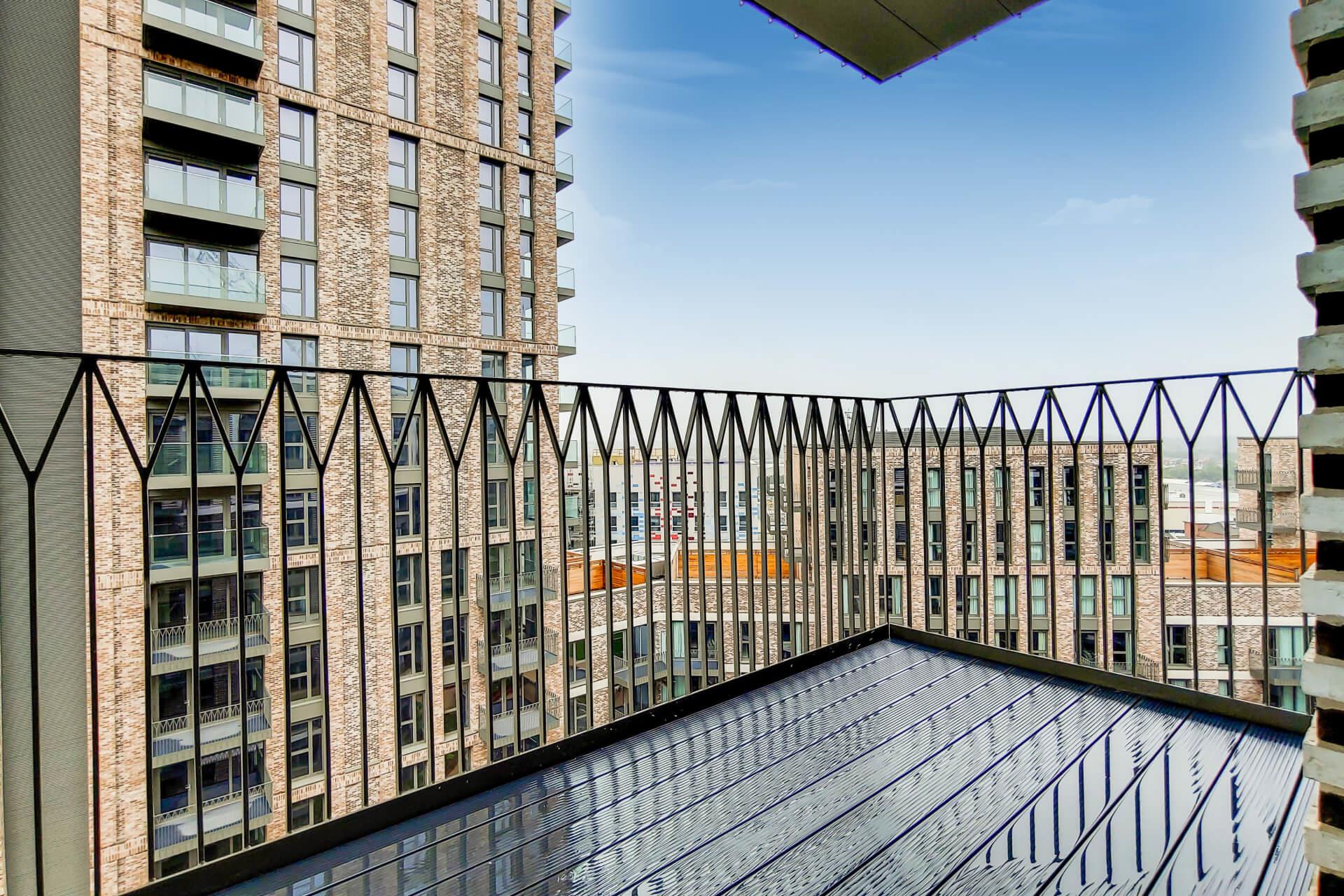 Flat Weaver Walk in Greater London