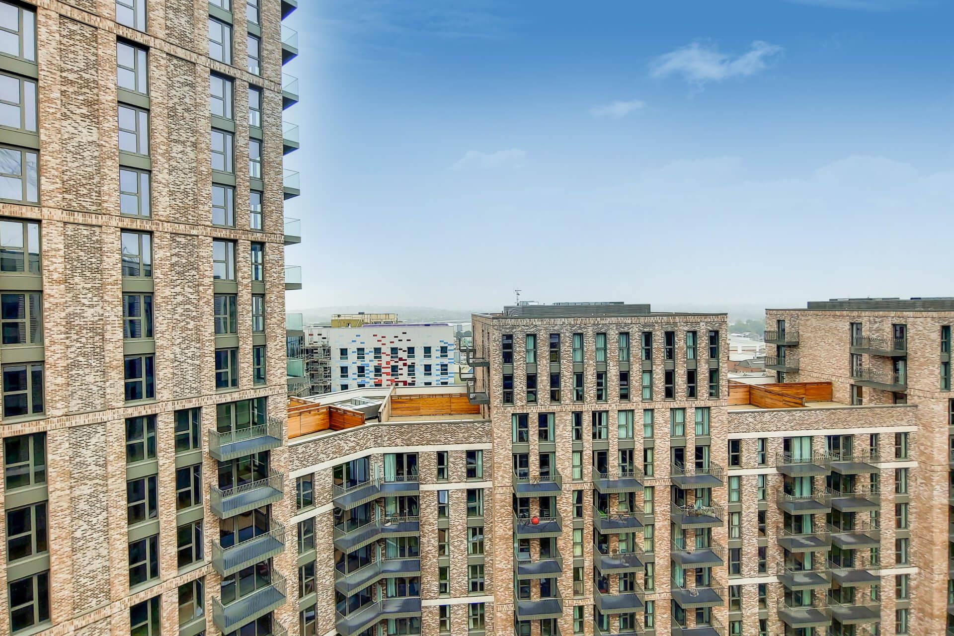 Flat Weaver Walk in Greater London