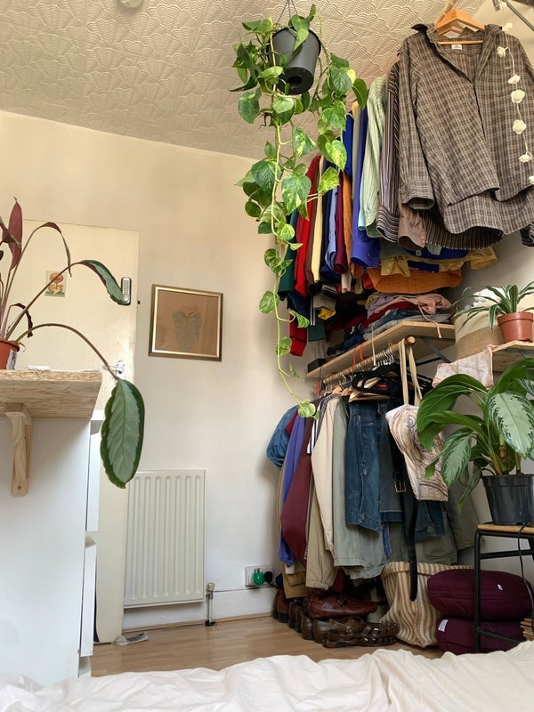 Room Warren Road in Greater London