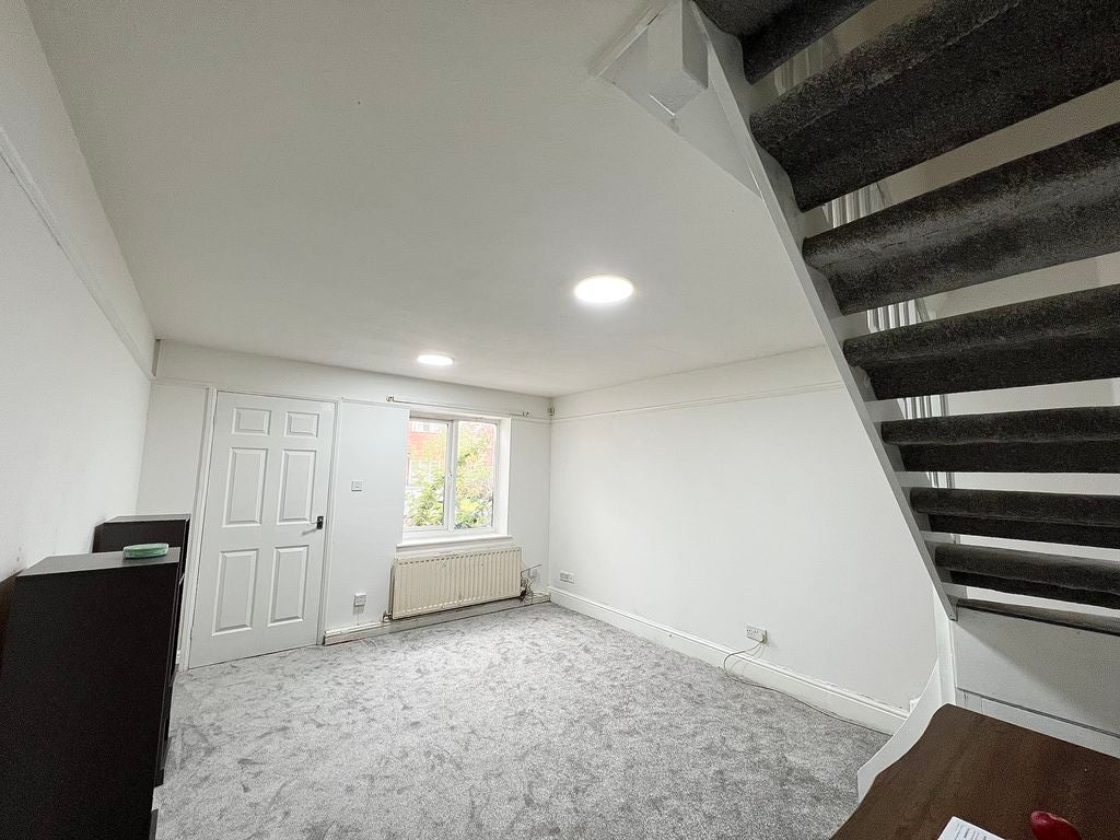 Flat Brocade Close in Salford