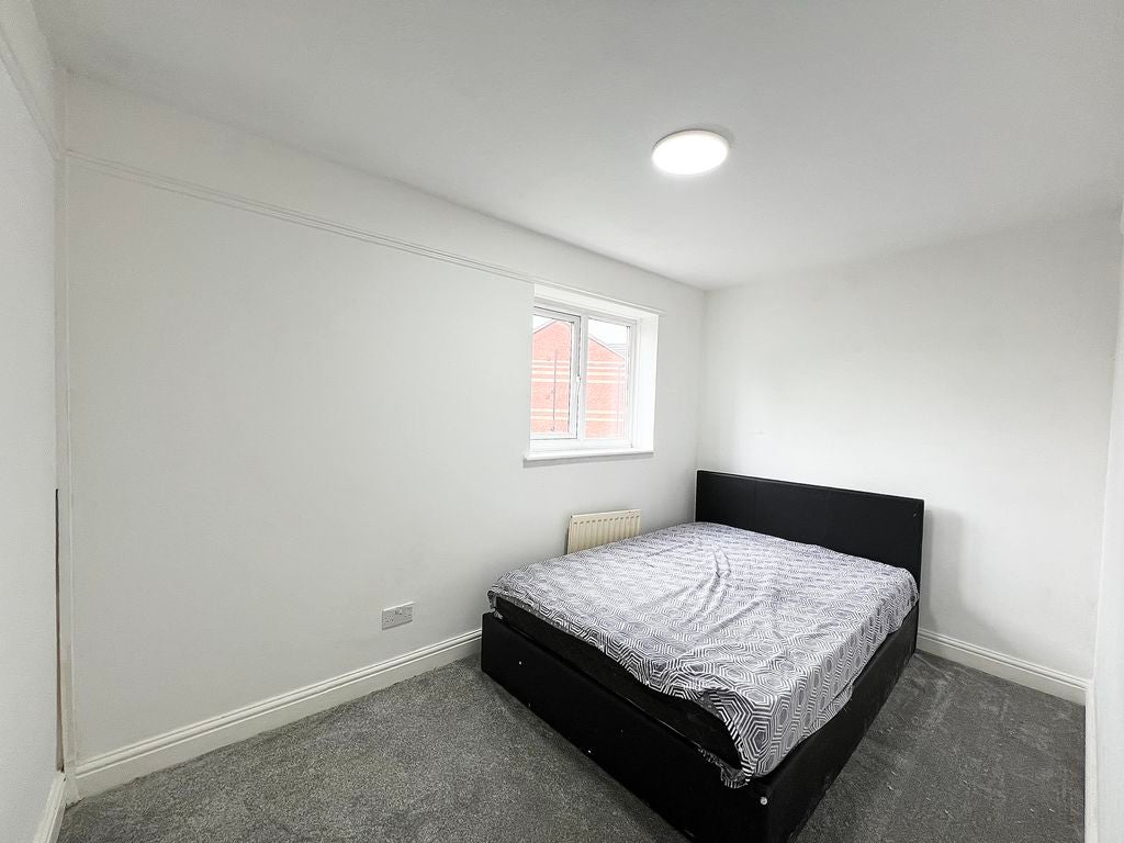 Flat Brocade Close in Salford