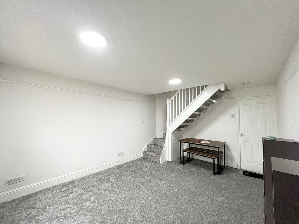 Flat Brocade Close in Salford