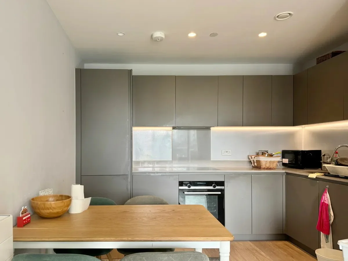 Flat Marshgate Lane in Greater London