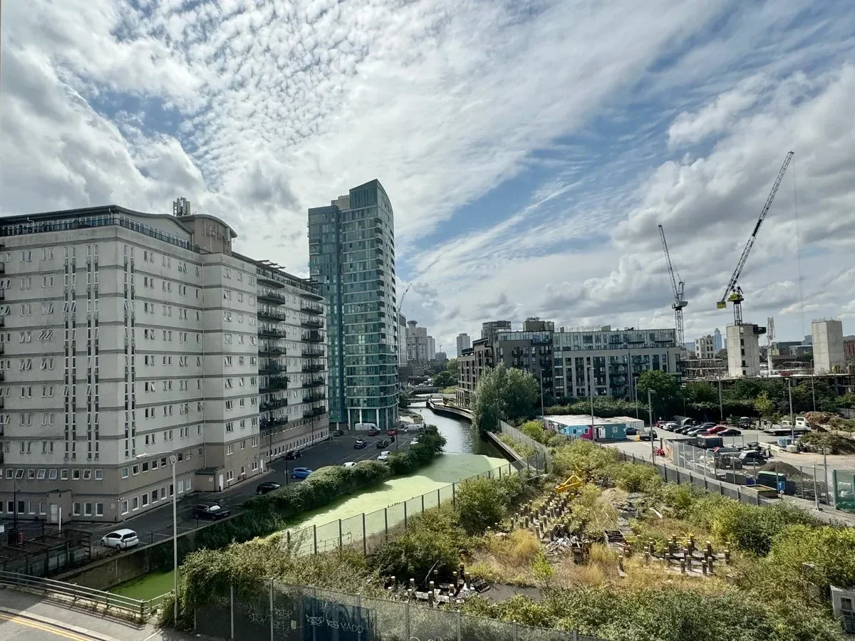 Flat Marshgate Lane in Greater London