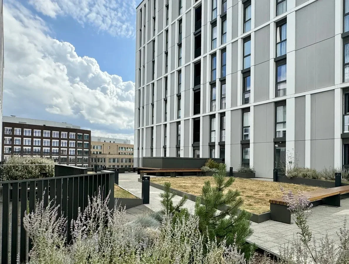 Flat Marshgate Lane in Greater London