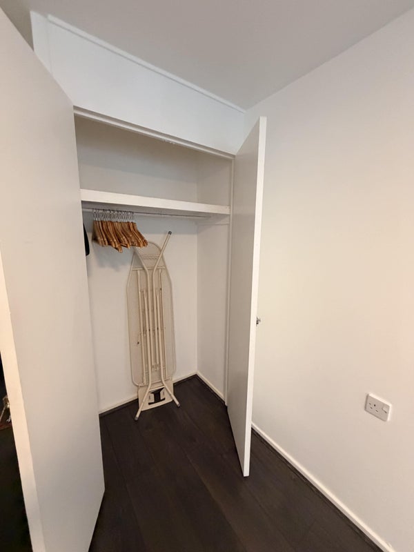 Flat Wesley Close in Greater London